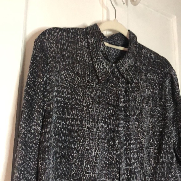 New York and Co Grey Black Snake Print 100% Silk Long Sleeve Blouse Top XL - Picture 4 of 11